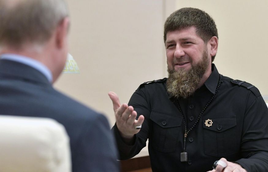 «Тестирует Кремль. Он никуда не уходит и полностью подчиняется Путину»: эксперты об «отставке» Кадырова