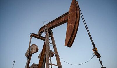 В России допустили подорожание нефти из-за ударов по Ирану