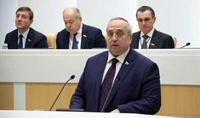 Российского сенатора отказались впускать в Армению