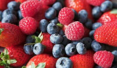 Вкус лета: 5 необычных рецептов с ягодами, чем они полезны