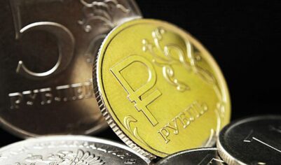 Рубль стал главной валютой при оплате товаров из-за рубежа