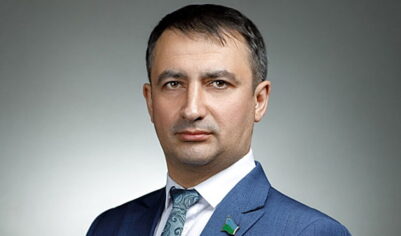 Депутата, назвавшего ХМАО родиной мигрантов, заподозрили в спешном выезде из России