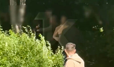 В Калининграде пьяные мужчины напали на женщину после замечания