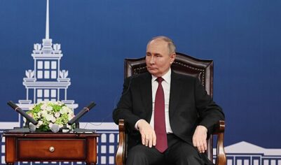 Ушаков оценил возможность визита Путина в США или Трампа в Россию