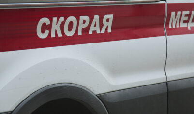 Стало известно о состоянии 3-летней девочки, на которую упала бутылка с 24 этажа