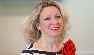 Захарова заметила триколор в обращении Зеленского