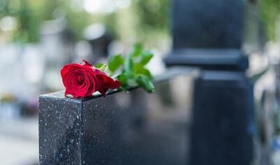 Надгробная плита насмерть придавила четырехлетнего мальчика в Британии