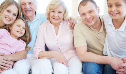 Три четверти взрослых россиян, имеющих отдельно проживающих родителей, оказывают им поддержку