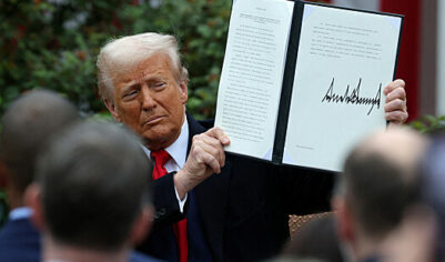 Bloomberg: ущерб экономике ЕС от пошлин Трампа может составить $100 млрд