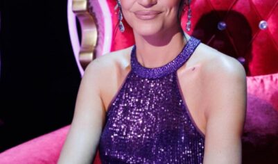 Певица Слава пришла в платье из Чебурашек на ВК Фест (видео)