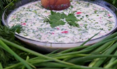 Классическая окрошка с пикантным вкусом вкусный рецепт с фото пошагово и видео