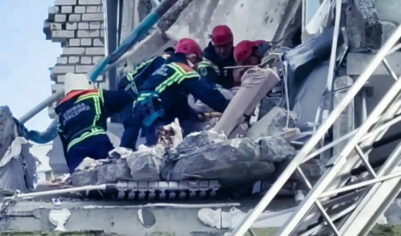 Стало известно, кем был скончавшийся мужчина, который 6 часов просил о помощи под плитами в Саратове