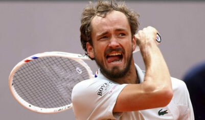 Пауза из-за дождя: Медведев играет решающий сет в четвертьфинале в Вашингтоне с французом. LIVE