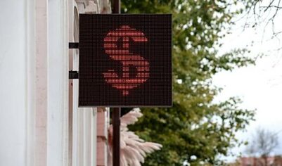 Официальный курс доллара упал ниже 78 рублей