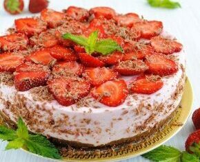 Клубничный торт без выпечки вкусный рецепт с фото пошагово и видео