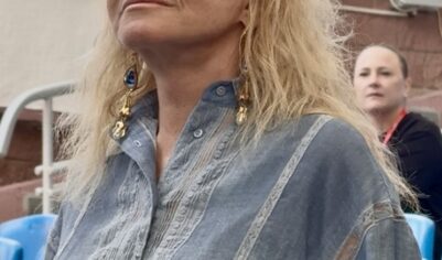 «Пусть видят, какая я»: Лариса Долина удивила видом без макияжа