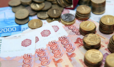 Названа доля уязвимых для «черных кредиторов» россиян: каждый шестой готов брать нелегальные деньги