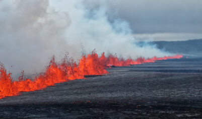 Названа главная опасность живописного извержения исландского вулкана