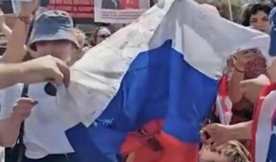 Сожгли флаг и угрожали «градами»: в Тбилиси устроили акцию против российских спортсменов