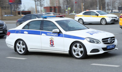 Водитель на БМВ, попавший в смертельное ДТП в Москве, мог объезжать яму на дороге