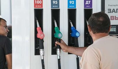 Биржевые цены на бензин в России упали
