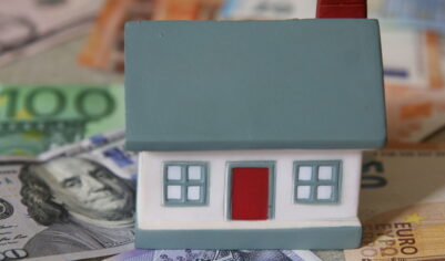 Банки больше не верят на слово: доля кредитов под залог резко выросла