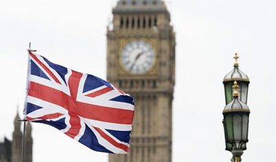 В Британии прошли протесты против отелей для мигрантов