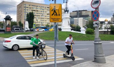 Велокурьеров хотят убрать с тротуаров?