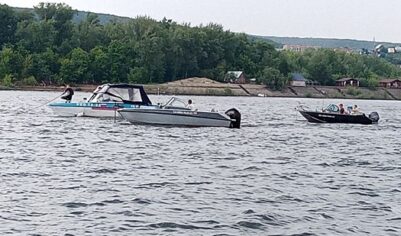 МЧС: Женщина погибла при опрокидывании судна в Самаре