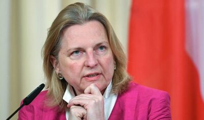 Карин Кнайсль рассказала, как посетила церковь вместе с котом Ханом Кассимом