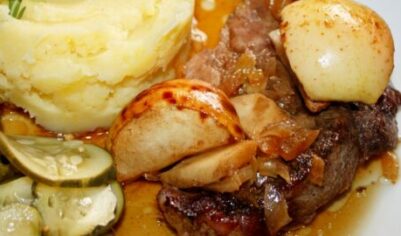 Запеченная свинина с яблоками вкусный рецепт с фото пошагово и видео