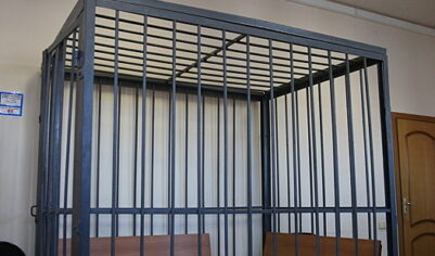 Отец погибших от дихлофоса детей отказался давать показания в суде