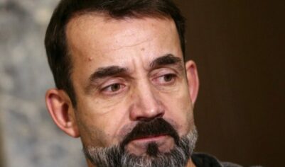 «Велел нам подтереться»: на актера Певцова подали в суд, обвинив в оскорблениях и халатности