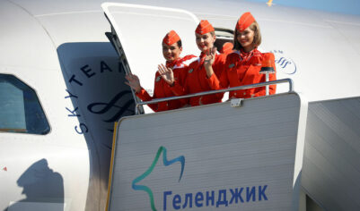 «Подумали сначала, что шампанским обливали»: как Геленджик принял первый за три года самолет