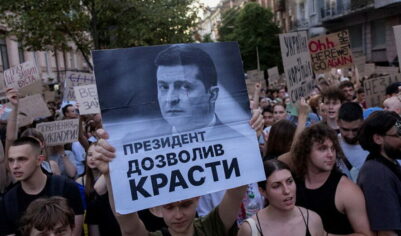 «Ущерб необратим»: во время массовых протестов Зеленский получил странный приказ от Запада — СМИ