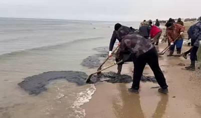 В Анапе 12 августа со дна моря подняли 253 мешка с мазутом