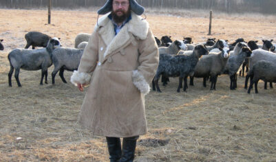 «Русские невольники для землевладельцев»: Герман Стерлигов нашел «радикальное решение кадровой проблемы»