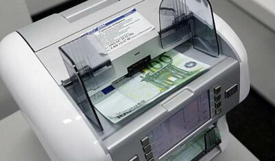 Банк России повысил курсы евро и юаня