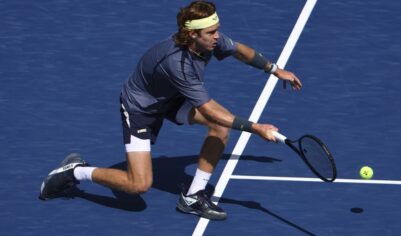 Андрей Рублев пробился в 1/8 финала, превзойдя достижение Медведева на US Open