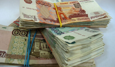 Экономисты подсчитали средние зарплаты россиян: данные опечалили