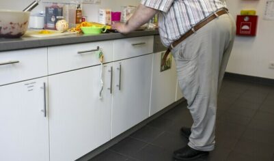 Названы опасные последствия популярной диеты для мужчин