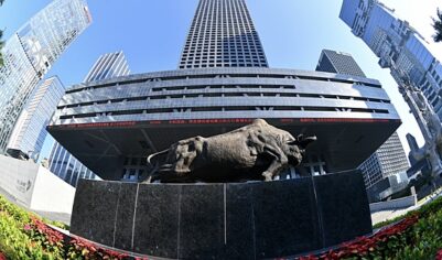 Биржи Китая обновили максимумы последних лет после саммита на Аляске