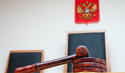 Россиянин пытался через суд вернуть деньги, которые скидывал девушке на такси