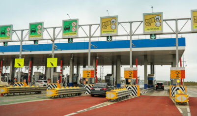 Путин разрешил военным и силовикам бесплатно ездить по платным дорогам