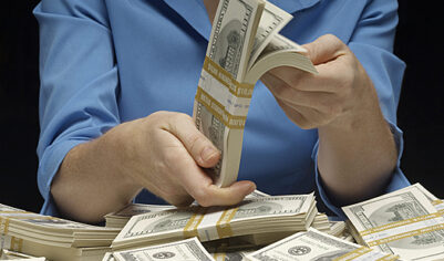 ЦБ повысил курс доллара на 2-4 августа до 80,33 рубля