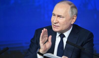 «Хитро обезопасил тылы»: Неожиданный ход Путина перед переговорами в Аляске