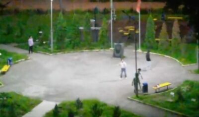 Мигранты устроили бейсбол на воинском мемориале. СК начал проверку