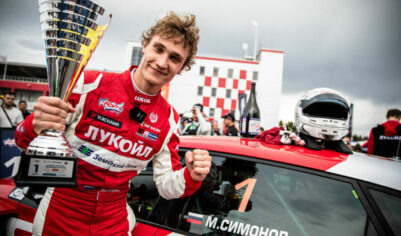 «Нейтральный флаг — выбор каждого спортсмена». Интервью чемпиона России по автогонкам