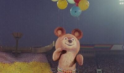 Приземлился на пивной ларек, съели крысы, был заколот: как сложилась судьба олимпийского Мишки