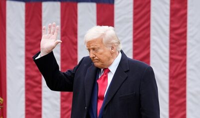«Идет вразрез»: почему Трамп откладывает санкции против РФ